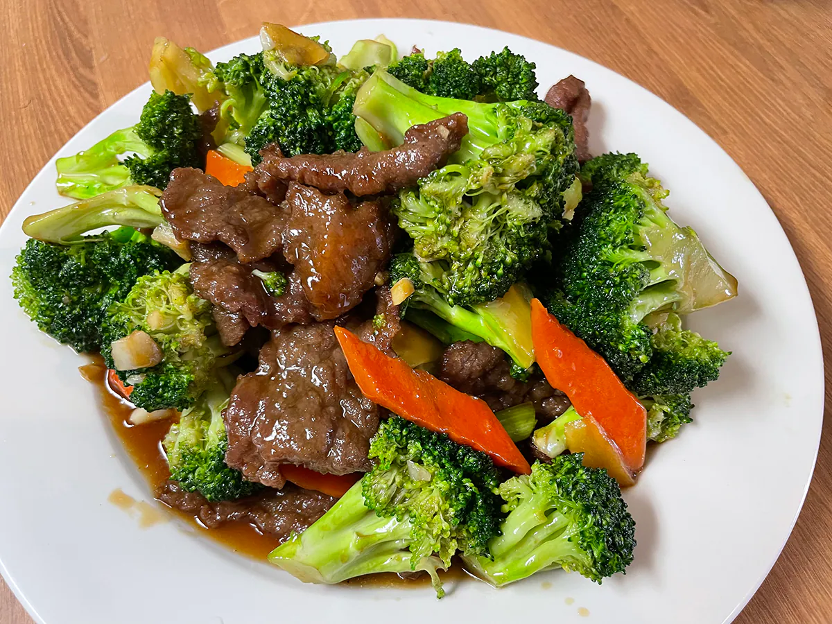 Beef and Broccoli at Royal Taste Bistro，a Chinese Restaurant in Monterey Park